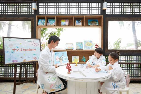 【リゾナーレ小浜島】クリアカヤックの船艇から珊瑚の生態系を間近に体感「珊瑚Academy ～夏休みの自由研究～」今年も開催～約360種の珊瑚が生息する北半球最大の珊瑚礁が舞台～｜期間：2023年7月24日～8月31日の毎週月曜日、水曜日