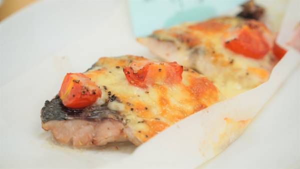 大阪国際大学短期大学部栄養学科×京阪百貨店―「プロから学ぶお魚のさばき方＆料理教室」に久木教授とセミナー生が協力―