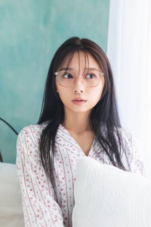 美容系動画クリエイター ななこコラボレーション　わたしの"かわいい"をメイクするメガネ「Zoff｜nanako」