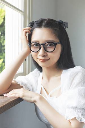 美容系動画クリエイター ななこコラボレーション　わたしの"かわいい"をメイクするメガネ「Zoff｜nanako」