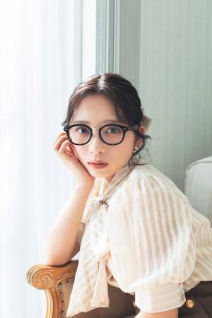 美容系動画クリエイター ななこコラボレーション　わたしの"かわいい"をメイクするメガネ「Zoff｜nanako」