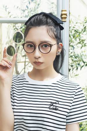 美容系動画クリエイター ななこコラボレーション　わたしの"かわいい"をメイクするメガネ「Zoff｜nanako」