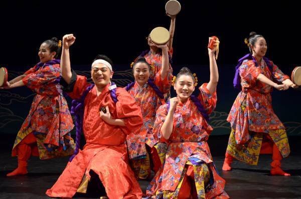 スコットランドのエジンバラフリンジ演劇祭で五つ星を獲得した、エネルギッシュな踊り、バイオリン・三線・パーカッションの生演奏で届ける歌舞劇(沖縄版ミュージカル)が上演決定！カンフェティでチケット発売