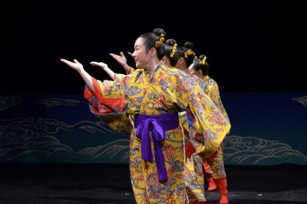 スコットランドのエジンバラフリンジ演劇祭で五つ星を獲得した、エネルギッシュな踊り、バイオリン・三線・パーカッションの生演奏で届ける歌舞劇(沖縄版ミュージカル)が上演決定！カンフェティでチケット発売