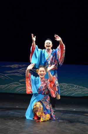 スコットランドのエジンバラフリンジ演劇祭で五つ星を獲得した、エネルギッシュな踊り、バイオリン・三線・パーカッションの生演奏で届ける歌舞劇(沖縄版ミュージカル)が上演決定！カンフェティでチケット発売