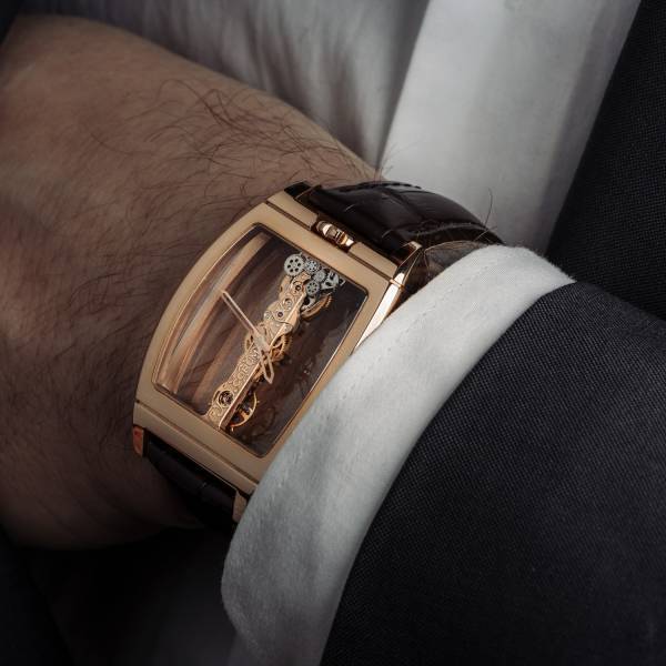 出会いを生む時計、コルムの『ゴールデンブリッジ』が入荷