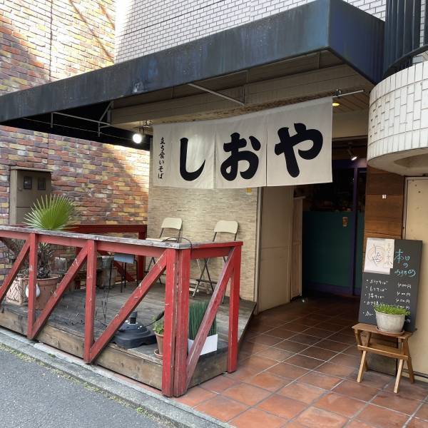 【女性蕎麦職人】横浜反町に手打ちの本格立ち食いそば「しおや」がオープン！