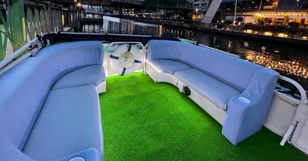 船の上でしか見れない絶景を！非日常の世界を味わう貸切クルージング12月分の予約を大阪北港マリーナにて受付中。