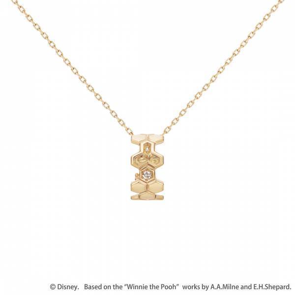 「くまのプーさん」　新作ネックレス＆ピアス “幸せを溜めこむ”幸運のモチーフ、ハニカムをデザイン