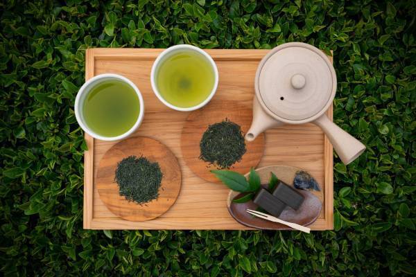 【界 霧島】知られざるお茶処 鹿児島県霧島市で霧島茶の魅力と出会う宿泊プラン「霧島新茶滞在」を販売開始～霧島茶×芋焼酎のペアリング、霧島茶で現代湯治、絶景の茶畑で新茶摘み～｜期間：2023年4月20日〜6月20日