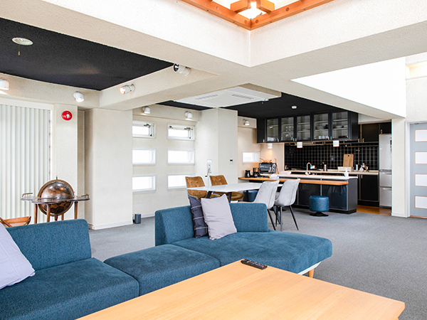 【リニューアル】2つのオフィスがある中野南台スタジオに白ホリゾント完成