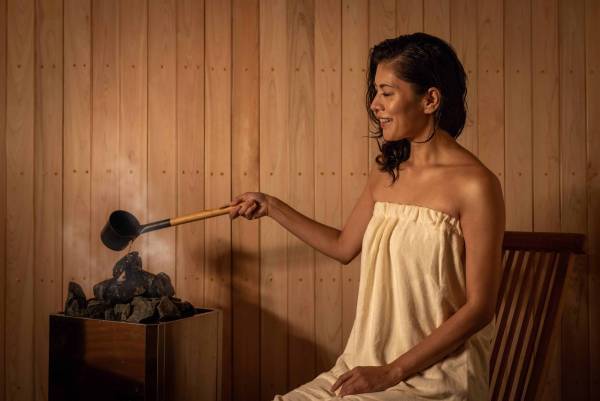 【星のや軽井沢】温泉療法専門医早坂信哉氏監修 サウナ付き客室で心身ともにリフレッシュする滞在プログラム「軽井沢 蒸湯(むしゆ)逗留 -夏-」実施～避暑地軽井沢の涼と共に満喫する夏のサウナ～｜期間：2023年6月1日～8月31日