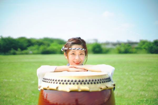 2023年最大のリアル脱出ゲーム『終わらない夏祭りからの脱出』に TikTok再生数3000万回超えの和太鼓奏者のhitomi（響座いなせ組）出演決定！