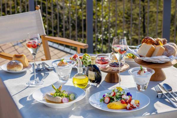 【星のや富士】富士山の絶景を一望できる特等席で味わう彩り豊かな 「朝霧の富士絶景朝食」を提供｜期間：2023年4月1日～5月31日