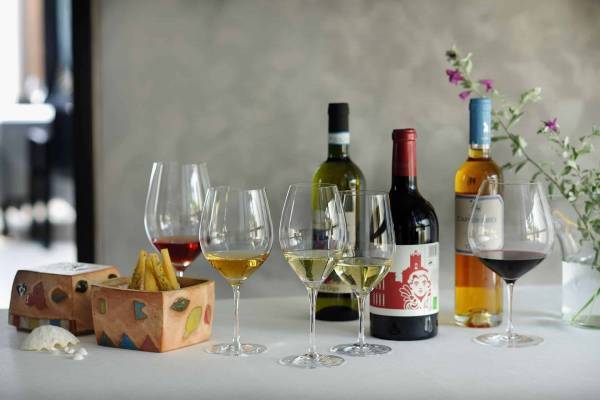 【星のや沖縄】沖縄で親しまれている食材の新たな魅力に出会う 「琉球シチリアーナ」春のディナーコース提供開始 ～月桃の香りや島らっきょう、ゼンマイで春を味わう～｜開始日：2023年3月1日