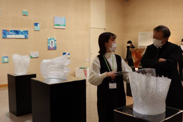 「ドレスかな？いえいえガラスです」倉敷芸術科学大学 卒業制作展2023受賞作品