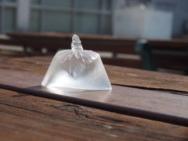 「ドレスかな？いえいえガラスです」倉敷芸術科学大学 卒業制作展2023受賞作品