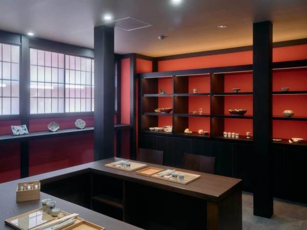 【界 加賀】日本初、温泉旅館に「金継ぎ工房」誕生～伝統的な金継ぎで大切な器を守ってまいります。～