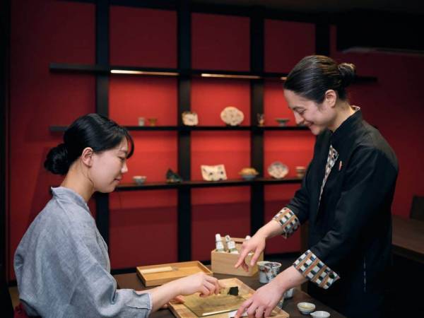 【界 加賀】日本初、温泉旅館に「金継ぎ工房」誕生～伝統的な金継ぎで大切な器を守ってまいります。～