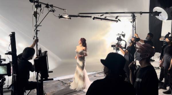 大黒摩季 TV CM 初出演！「CHAMPAGNE COLLET」のCMがはじまる！