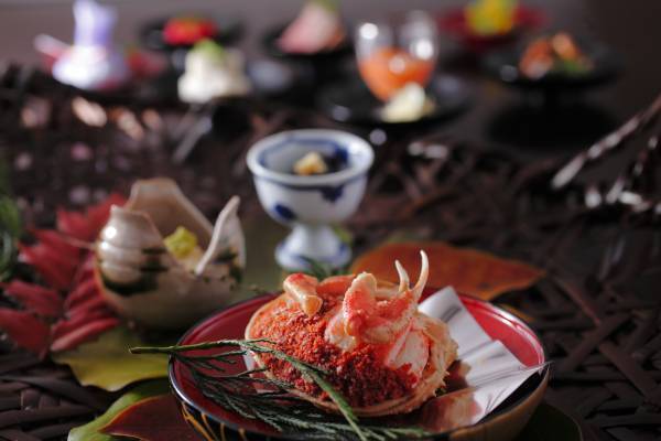 【海の京都 夕日ヶ浦温泉】京丹後ブランド「幻の間人蟹」を使用した特別コース【あまやどりの宿 雨情草庵】
