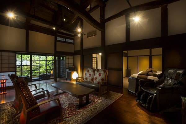 【海の京都 夕日ヶ浦温泉】京丹後ブランド「幻の間人蟹」を使用した特別コース【あまやどりの宿 雨情草庵】