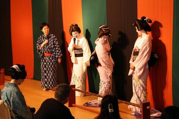 三社祭の土日は浅草見番へ！芸者衆の踊りが見られるチャンス