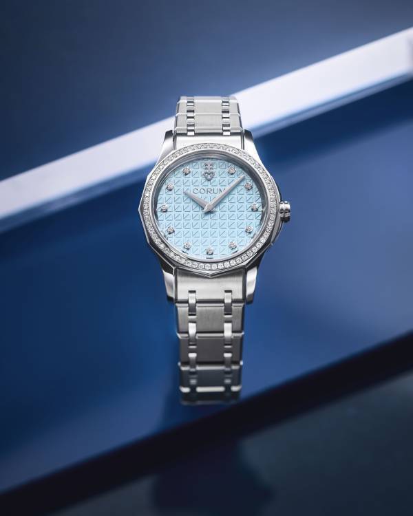 コルムが32mmの『アドミラル』を7月3日発売