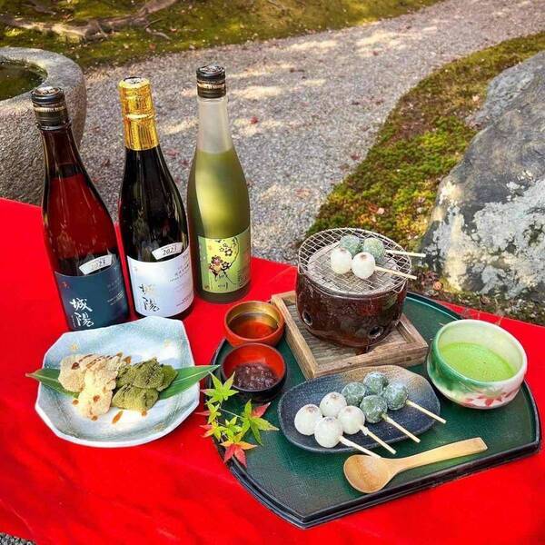 京都の和スイーツ×厳選地酒が愉しめる新商品「京都の地酒3種飲み比べ」を2024年12月22日（日）より期間限定で販売開始　～eXcafe京都嵐山本店～