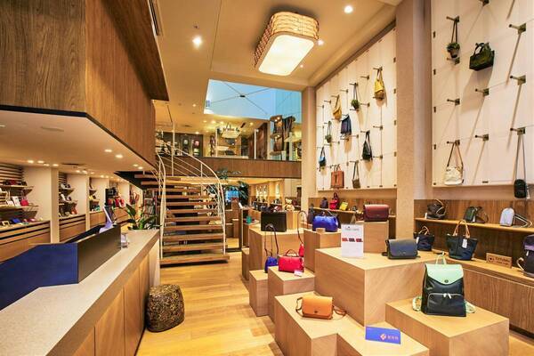 国産バッグのブランド「豊岡鞄」のオフィシャルショップArtisanが10周年