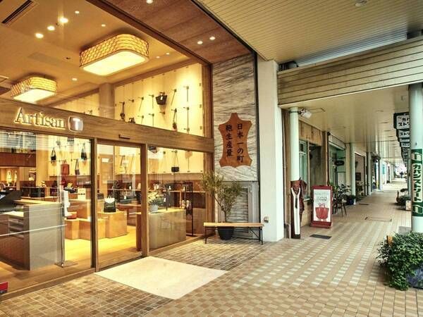 国産バッグのブランド「豊岡鞄」のオフィシャルショップArtisanが10周年