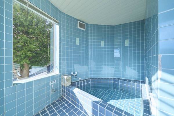 伊豆の高台から海と街を見下ろす温泉付貸別荘「スイートヴィラ 伊豆高原オーシャンテラス」2月9日に開業