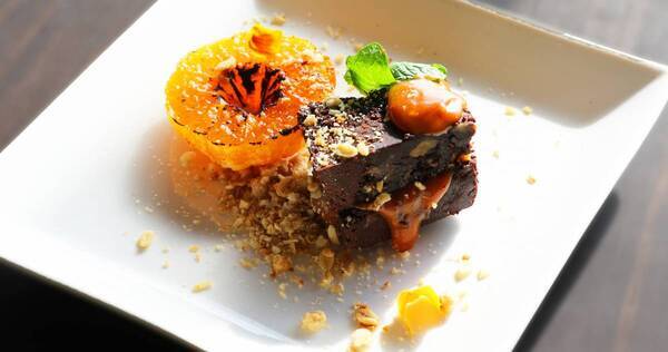 12月15日(日)より、Hemingway江ノ島にて“岩手産清流鶏を使った本格クリスマスチキン”などの限定クリスマスメニューを提供！