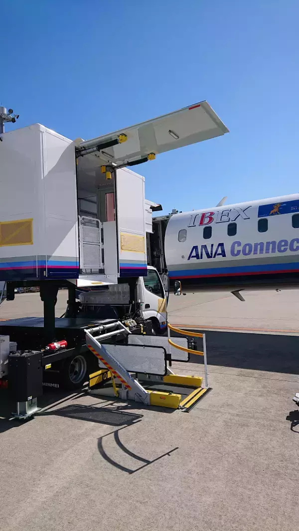 【IBEX】CRJ700専用パッセンジャーステップ車を導入します