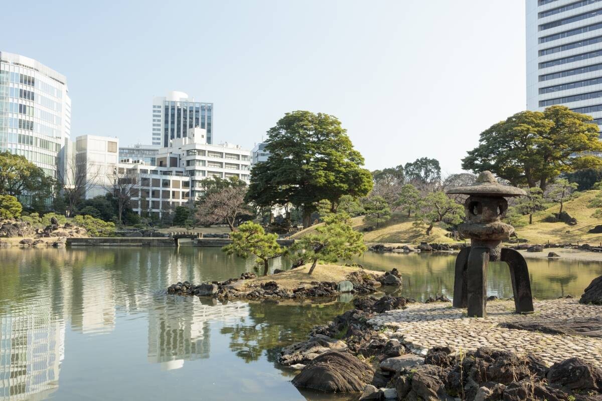 旧芝離宮恩賜庭園開園100周年記念　秋の夜間延長開園「時をつむぐ～旧芝離宮の灯り～」【11/2～4まで３日間限定で開催】