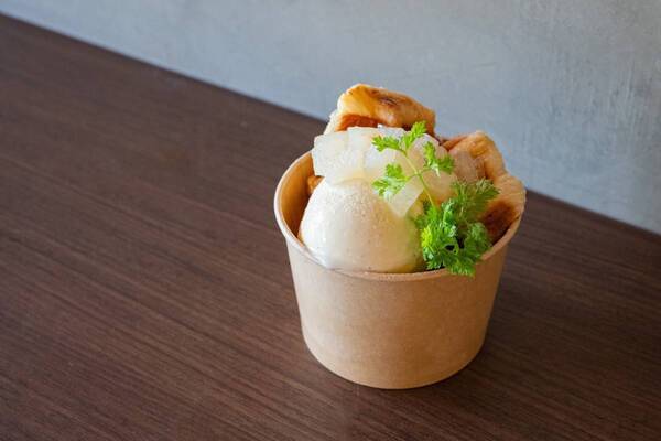 【BBQ&Co】明石公園内のカフェ＆レストランTTT、秋限定のデザート『クロッフルアイス』販売開始！サクサク食感のクロッフルとひんやりアイスが絶妙な組み合わせ！