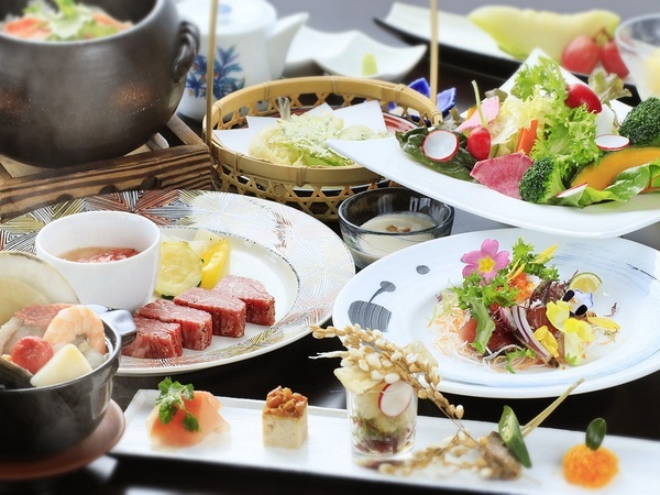 “快適な花火観賞が叶う” 熱海・伊豆山温泉の旅館が花火大会専用観覧席＆送迎付きプラン販売｜2024年7月～8月