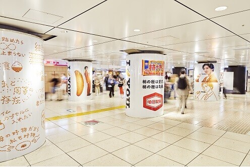 『亀田の柿の種』が東京駅の主役に！？ 10月10日（木）は「亀田の柿の種の日」  柿の種10,000袋無料配布・柿の種ソフトクリーム・全国ご当地柿の種 アンテナショップ カメダセイカも“特別仕様“で柿の種愛があふれる！