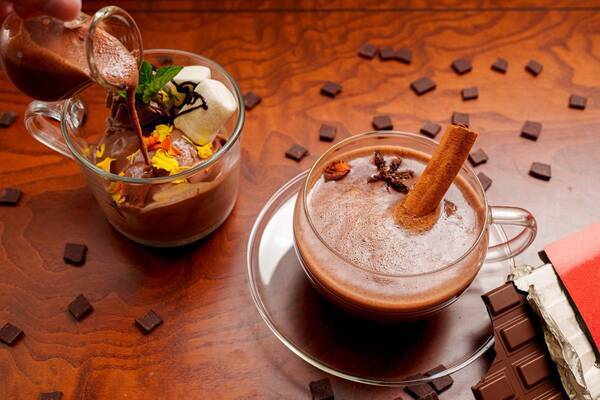 兵庫・淡路島 チョコレートの香り広がる、冬の贅沢時間『冬の淡路島西海岸 こころあたたまる、とろけるショコラ』12月7日より開始！