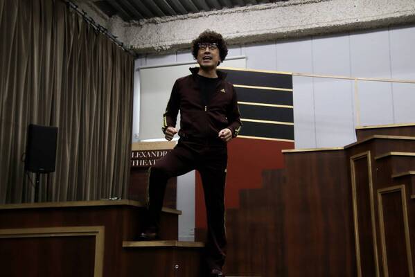 ブロードウェイミュージカル「クラスアクト」稽古場取材会開催!!コーラスラインの作詞家、エド・クレバン役の筧利夫「見どころはコーラスラインを踊るシーン」