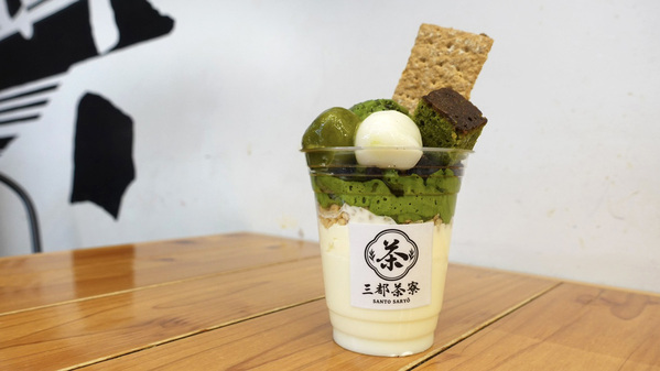 京都駅前スグ 京都タワーサンド、詩人 最果タヒ氏の京都市芸術新人賞・京都府文化奨励賞のダブル受賞と新刊『無人島には水と漫画とアイスクリーム』出版を記念したコラボキャンペーンを大垣書店と共に開催