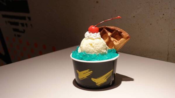 京都駅前スグ 京都タワーサンド、詩人 最果タヒ氏の京都市芸術新人賞・京都府文化奨励賞のダブル受賞と新刊『無人島には水と漫画とアイスクリーム』出版を記念したコラボキャンペーンを大垣書店と共に開催