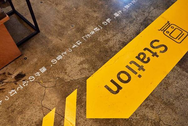 京都駅前スグ 京都タワーサンド、詩人 最果タヒ氏の京都市芸術新人賞・京都府文化奨励賞のダブル受賞と新刊『無人島には水と漫画とアイスクリーム』出版を記念したコラボキャンペーンを大垣書店と共に開催