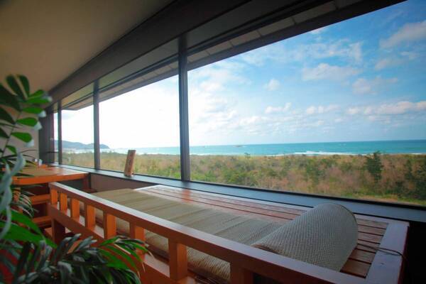 【祝！美食都市アワード受賞記念】甘〜い久美浜砂丘メロンor久美浜産小玉スイカ付プラン予約受付中。京都府京丹後市「久美の浜 みなと悠悠」