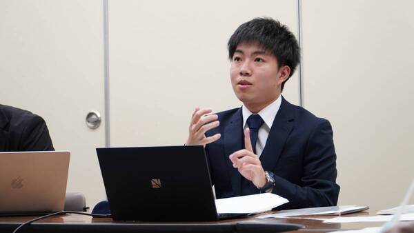 大阪国際大学の学生が南山城村村長へ京都府補助金事業における実践的な活動のご報告―「南山城村ウォーキングコース開拓プロジェクト」ウエルネスウォーキングの効果検証の成果―