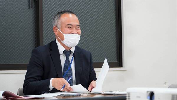 大阪国際大学の学生が南山城村村長へ京都府補助金事業における実践的な活動のご報告―「南山城村ウォーキングコース開拓プロジェクト」ウエルネスウォーキングの効果検証の成果―