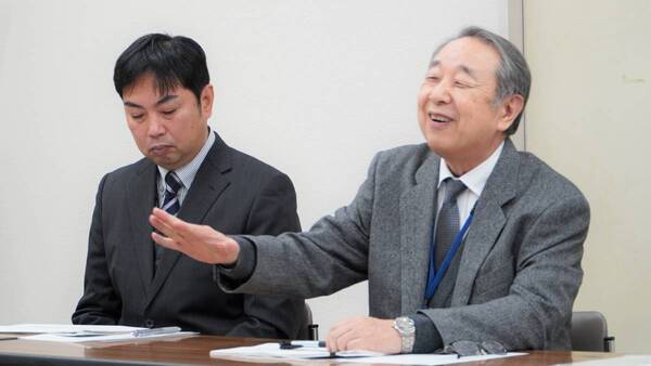 大阪国際大学の学生が南山城村村長へ京都府補助金事業における実践的な活動のご報告―「南山城村ウォーキングコース開拓プロジェクト」ウエルネスウォーキングの効果検証の成果―