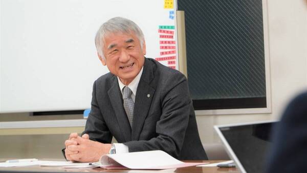大阪国際大学の学生が南山城村村長へ京都府補助金事業における実践的な活動のご報告―「南山城村ウォーキングコース開拓プロジェクト」ウエルネスウォーキングの効果検証の成果―