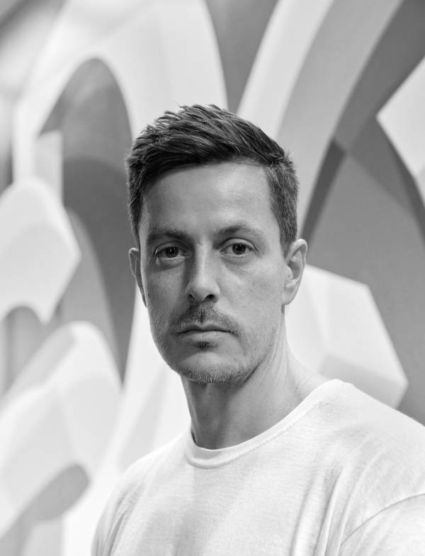 アディダス、USオープン、ディオール等のミューラルを手がけた２人のグラフィティアーティストの作品がキャンバスに