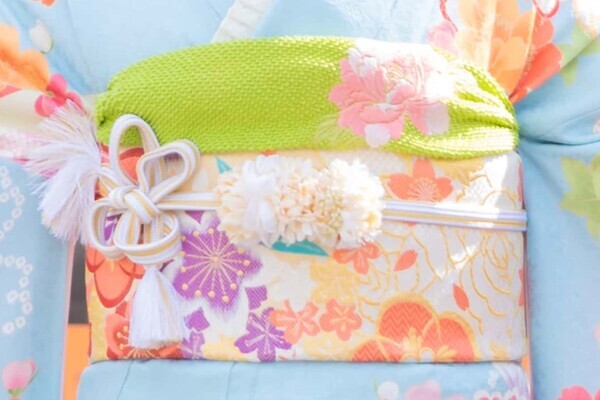 海外観光客（インバウンド）向け豪華振袖ロケーション撮影の販売開始。千枚以上の中からお気に入りの1着を選んで最高の思い出に